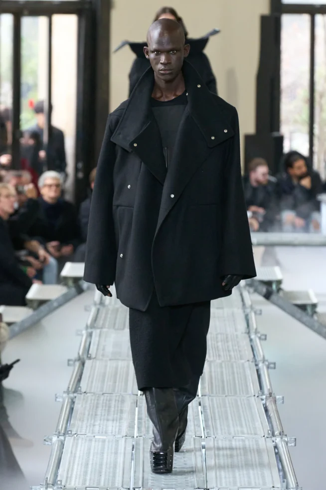 00028-rick-owens-fall-2023-menswear-credit-gorunway