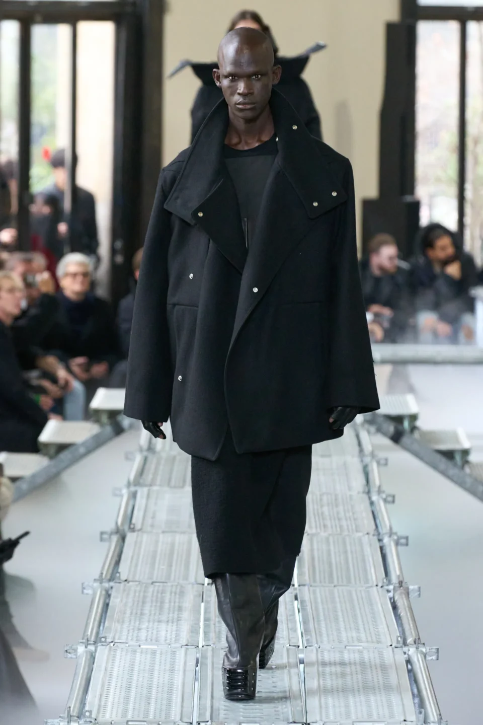 00028-rick-owens-fall-2023-menswear-credit-gorunway