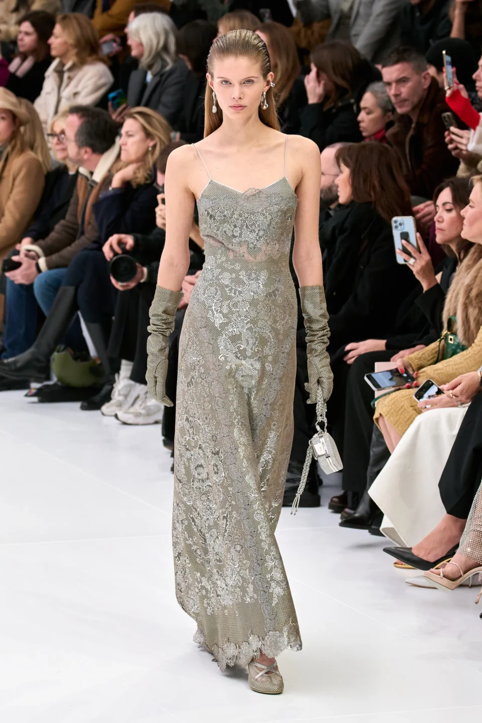 00029-fendi-spring-2023-couture-credit-gorunway