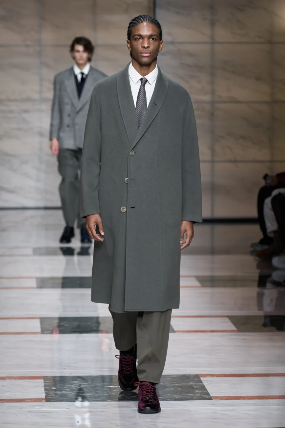 00029-giorgio-armani-fall-2023-menswear-credit-gorunway