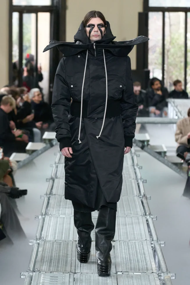 00029-rick-owens-fall-2023-menswear-credit-gorunway