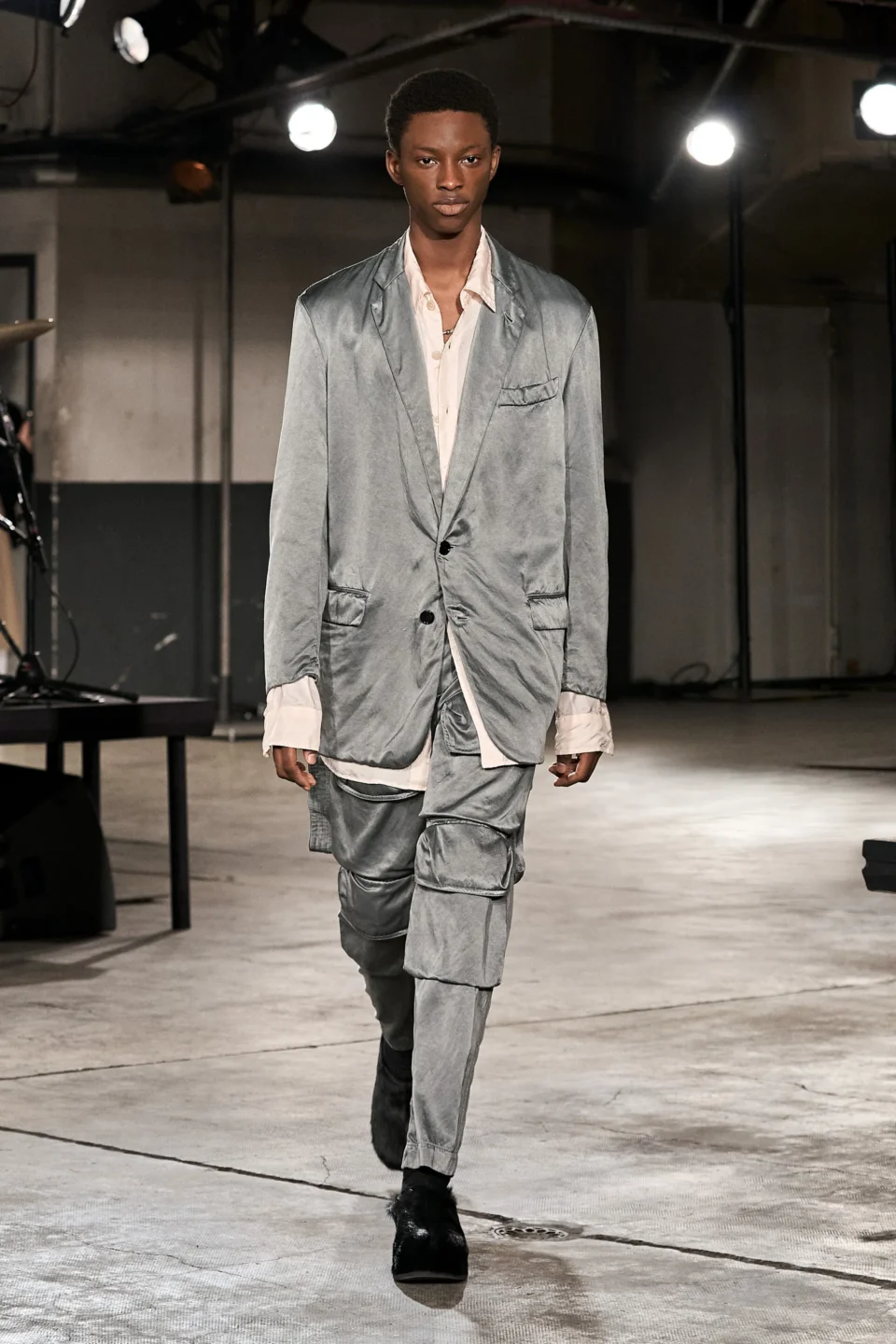 00030-dries-van-noten-fall-2023-menswear-credit-gorunway