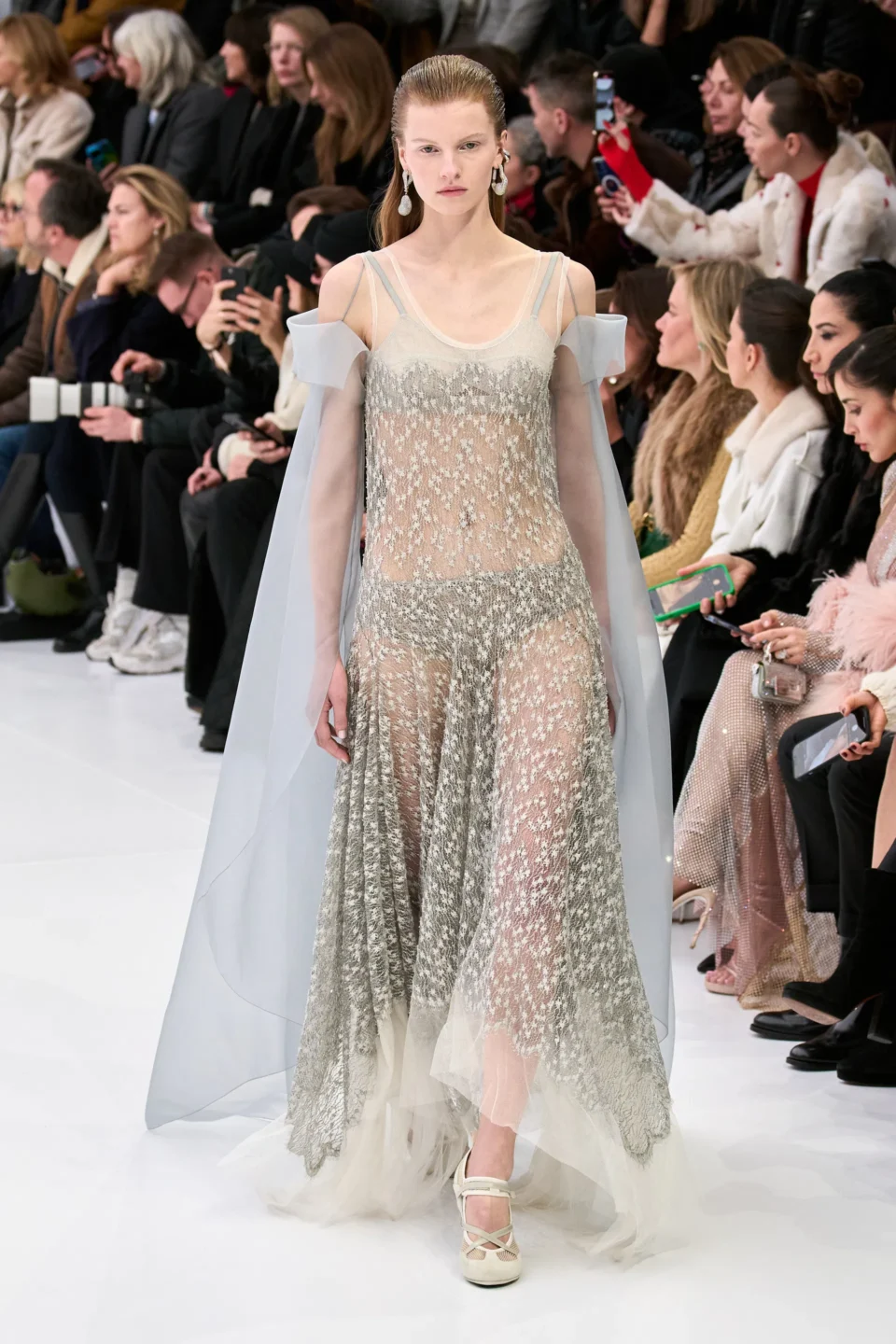 00030-fendi-spring-2023-couture-credit-gorunway