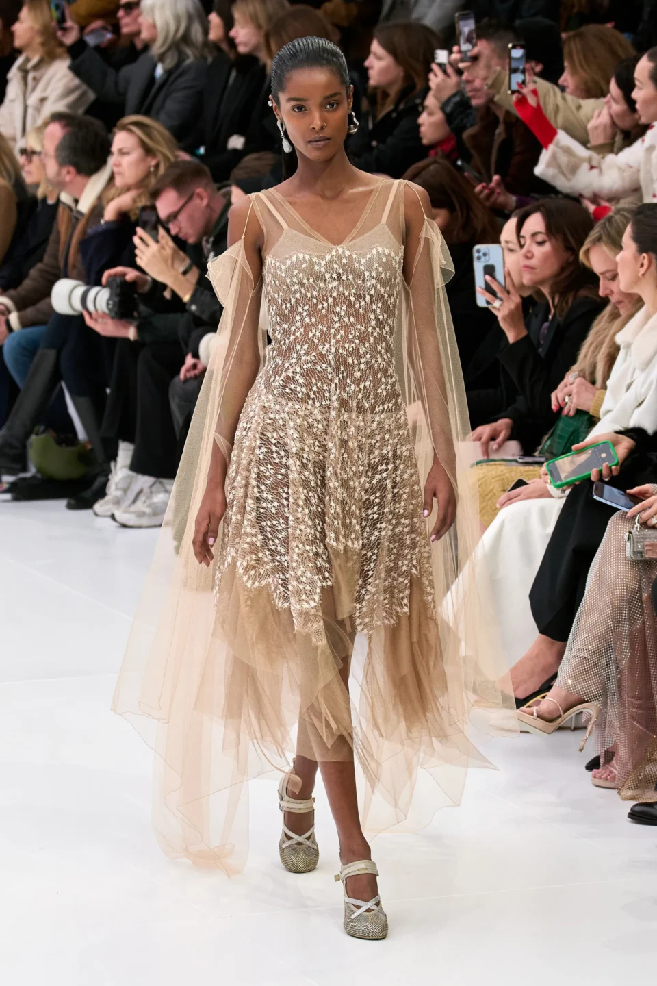 00031-fendi-spring-2023-couture-credit-gorunway