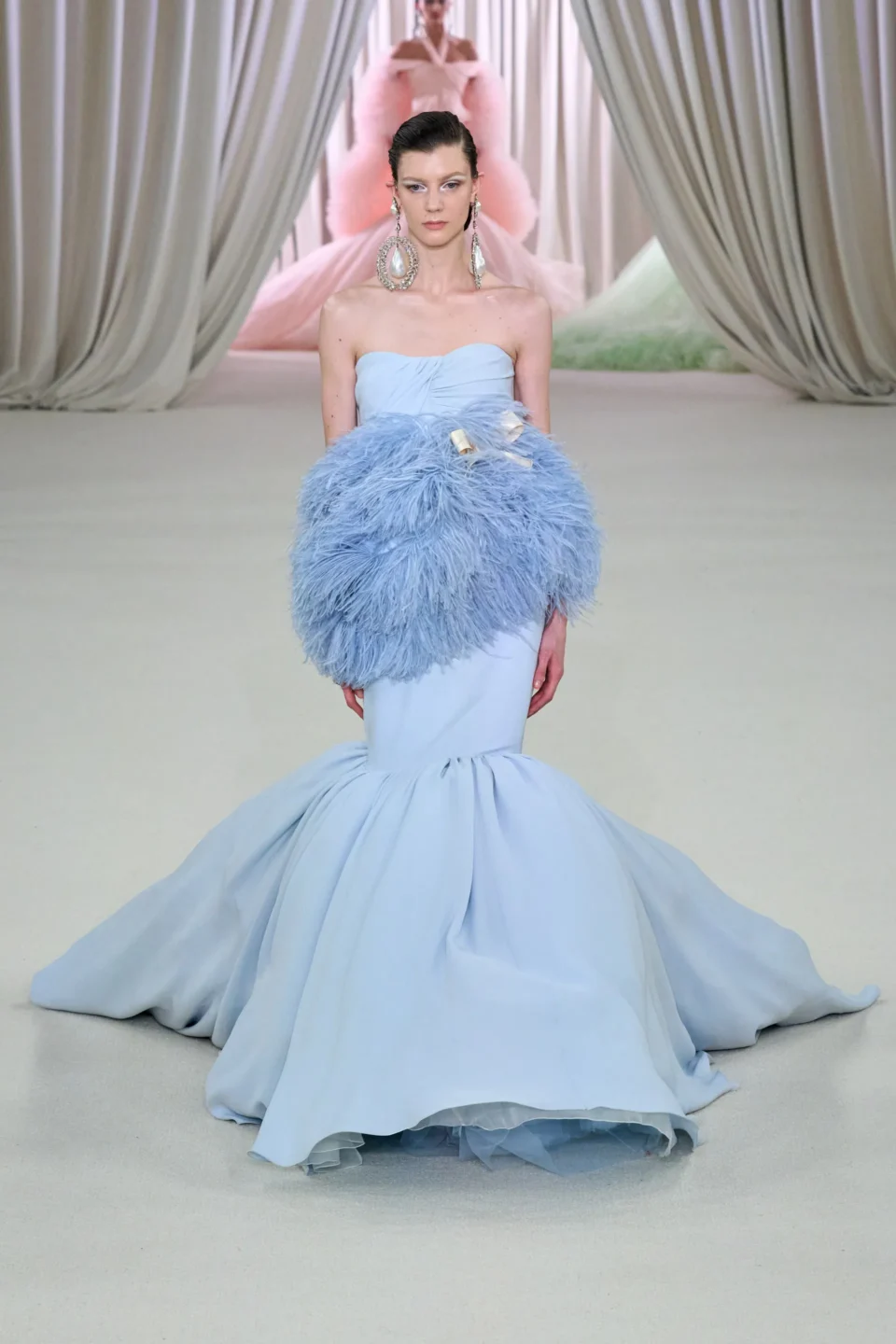 00031-giambattista-valli-spring-2023-couture-credit-gorunway