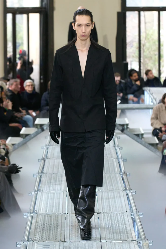 00031-rick-owens-fall-2023-menswear-credit-gorunway