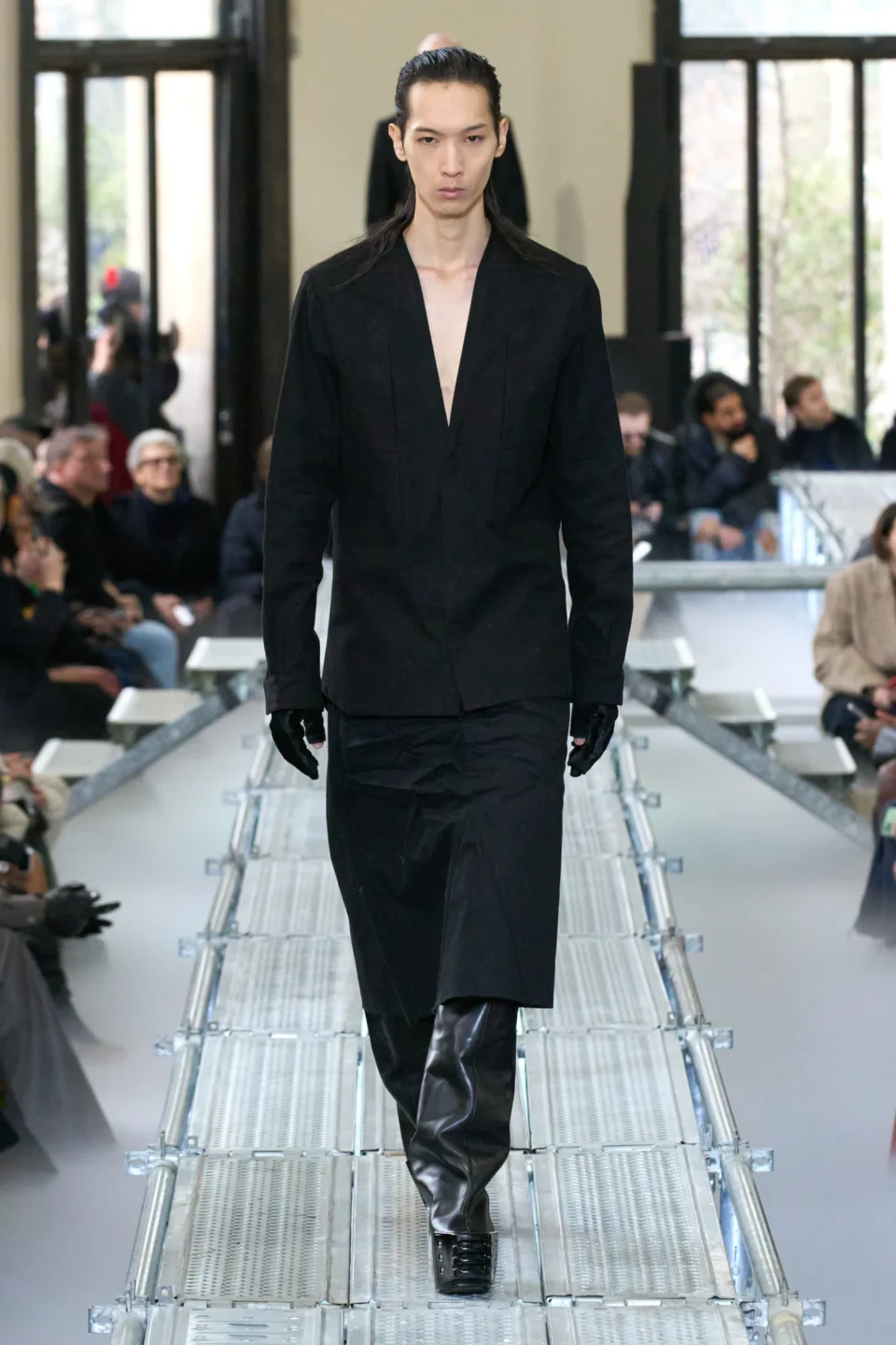 00031-rick-owens-fall-2023-menswear-credit-gorunway