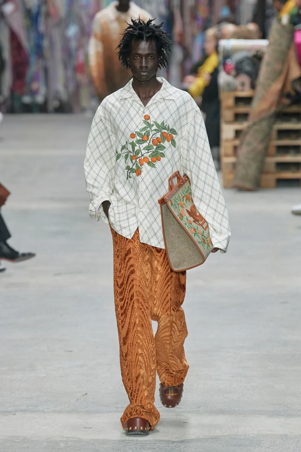 00032-etro-fall-2023-menswear-credit-gorunway