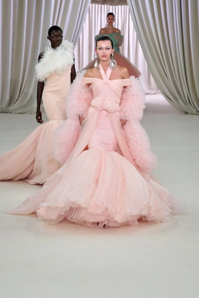 00032-giambattista-valli-spring-2023-couture-credit-gorunway