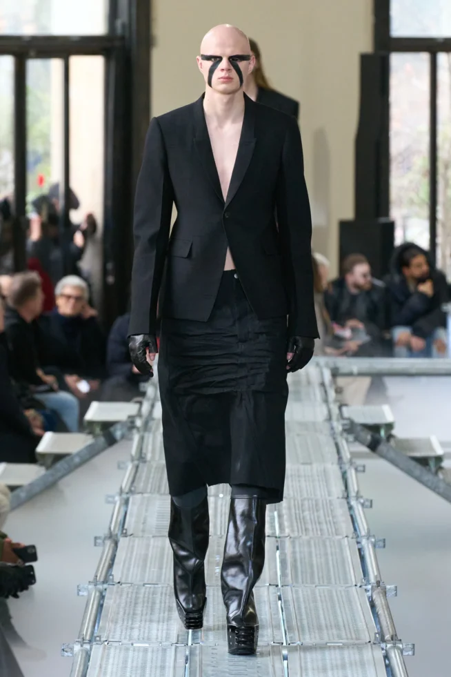 00032-rick-owens-fall-2023-menswear-credit-gorunway