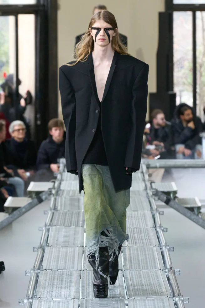 00033-rick-owens-fall-2023-menswear-credit-gorunway