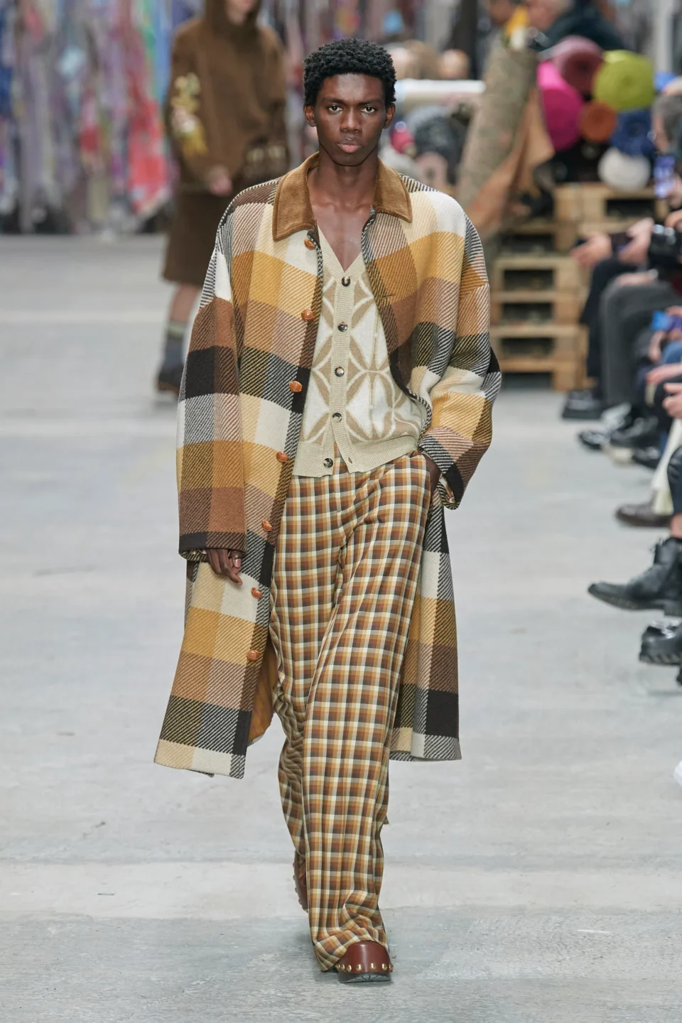 00034-etro-fall-2023-menswear-credit-gorunway