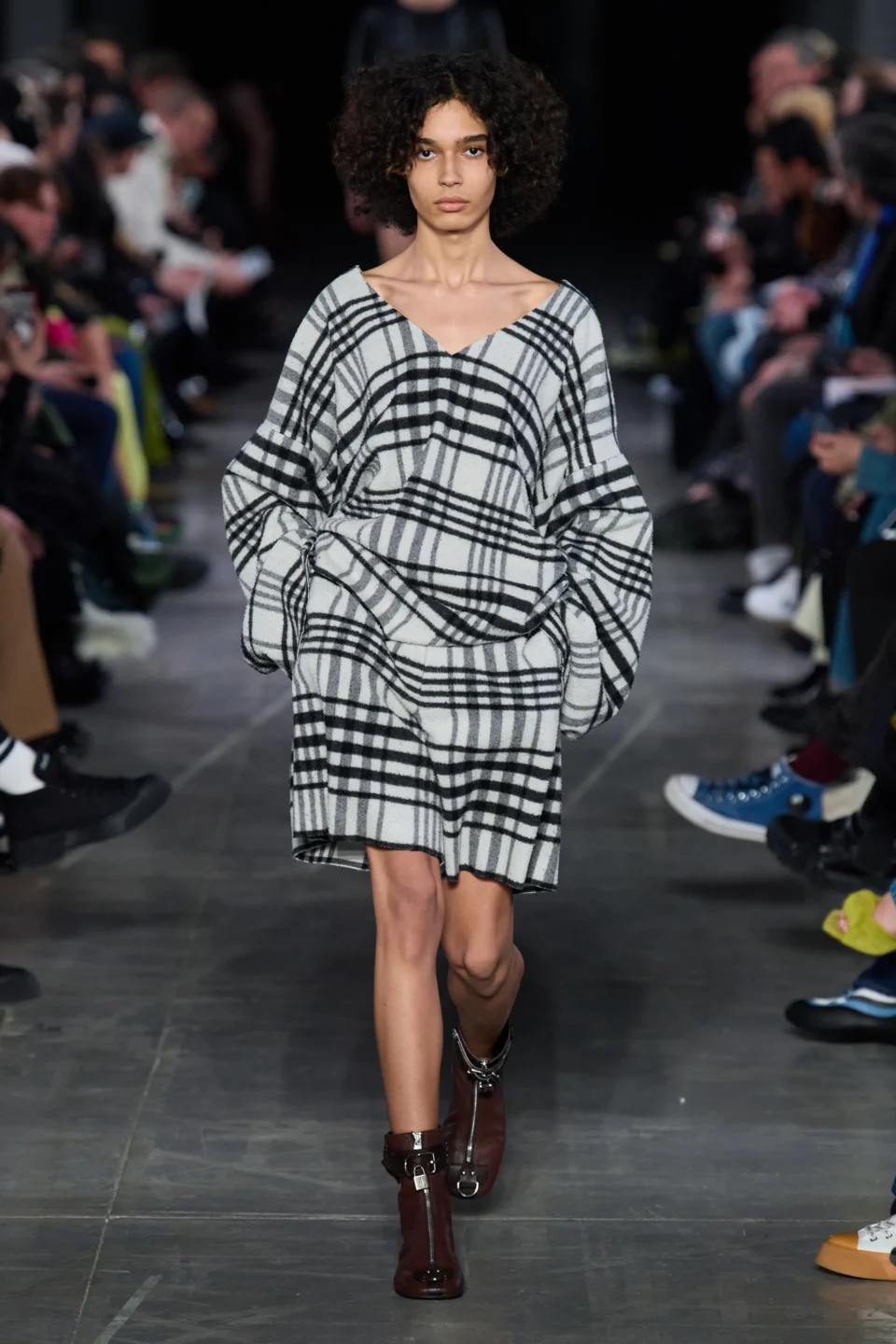 00034-jw-anderson-prefall-2023-credit-gorunway