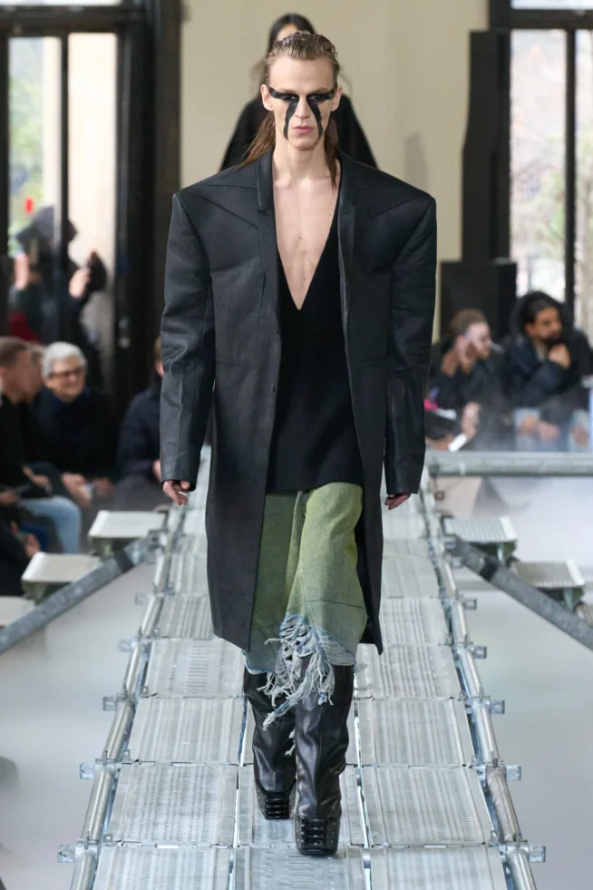 00034-rick-owens-fall-2023-menswear-credit-gorunway