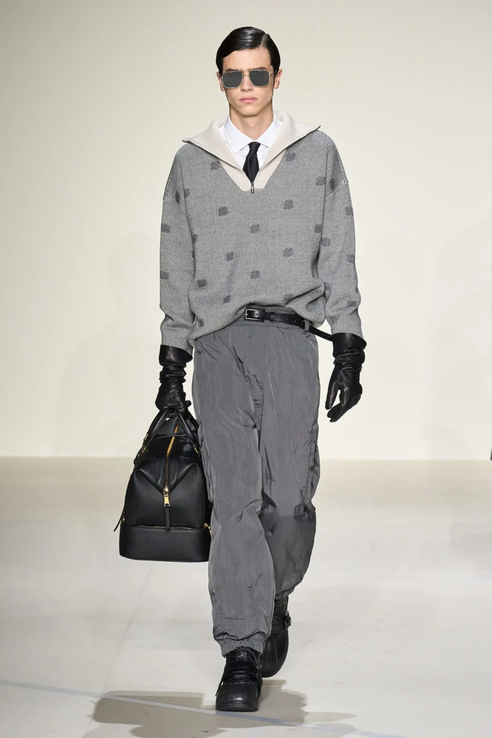 00035-emporio-armani-fall-2023-mens-credit-gorunway