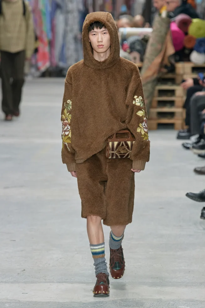 00035-etro-fall-2023-menswear-credit-gorunway