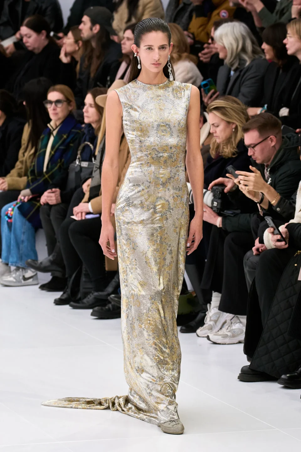 00035-fendi-spring-2023-couture-credit-gorunway