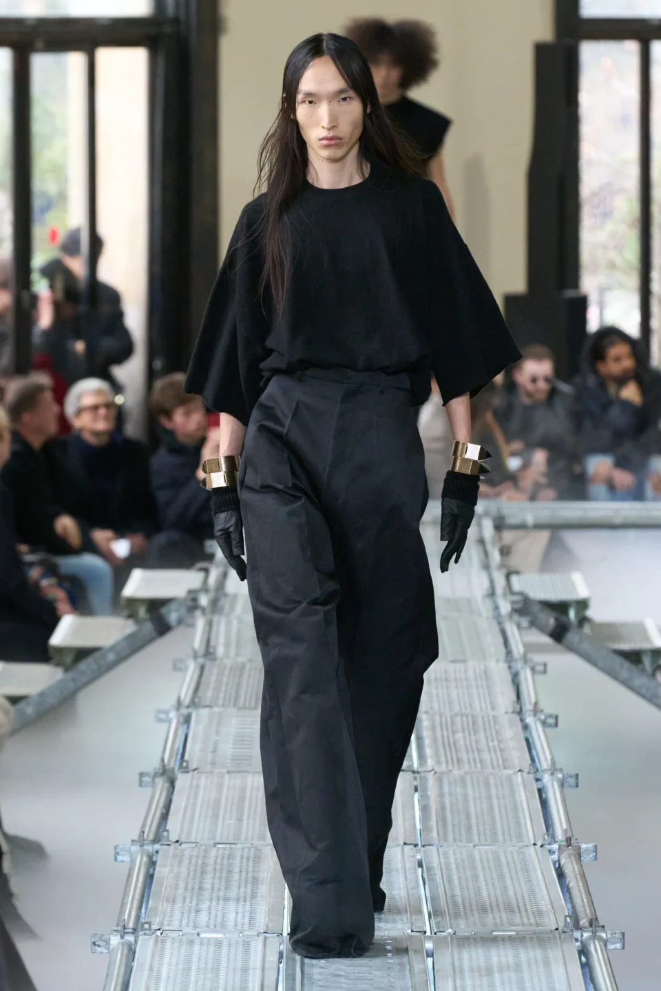 00035-rick-owens-fall-2023-menswear-credit-gorunway