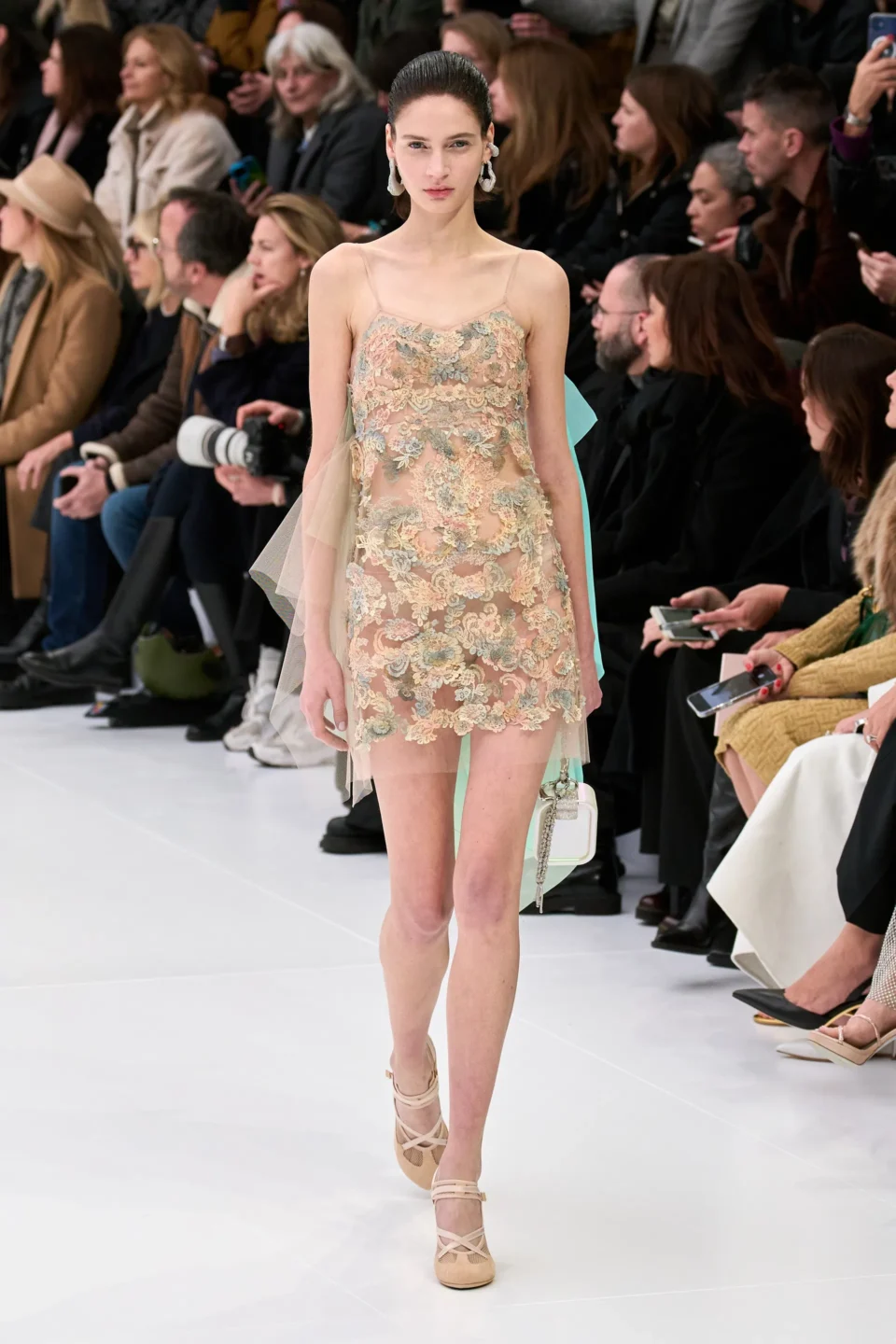 00036-fendi-spring-2023-couture-credit-gorunway