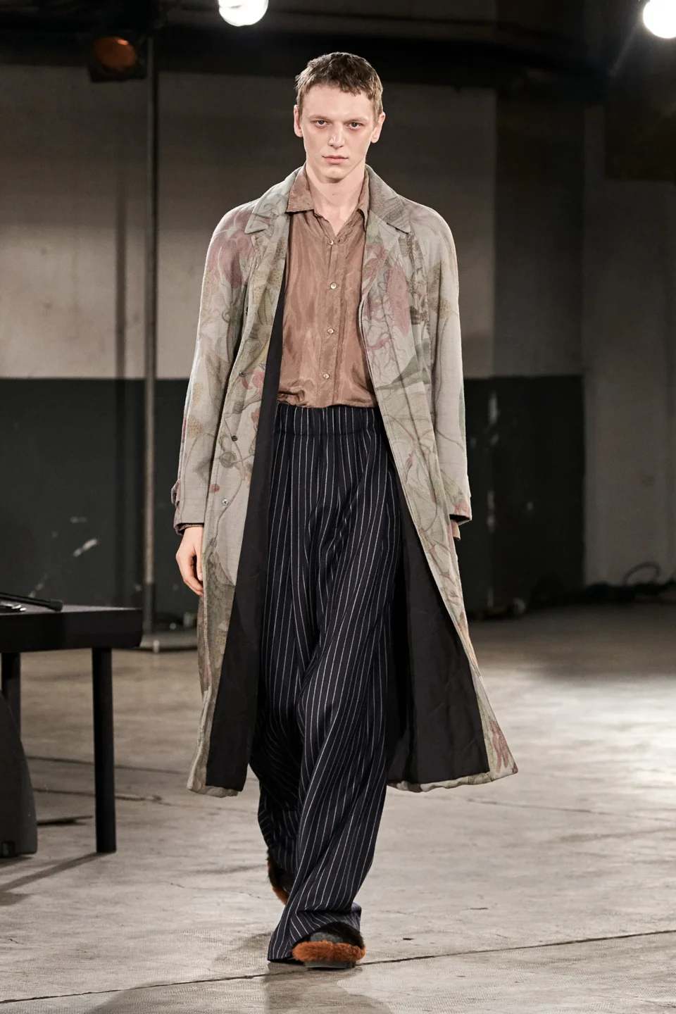00037-dries-van-noten-fall-2023-menswear-credit-gorunway