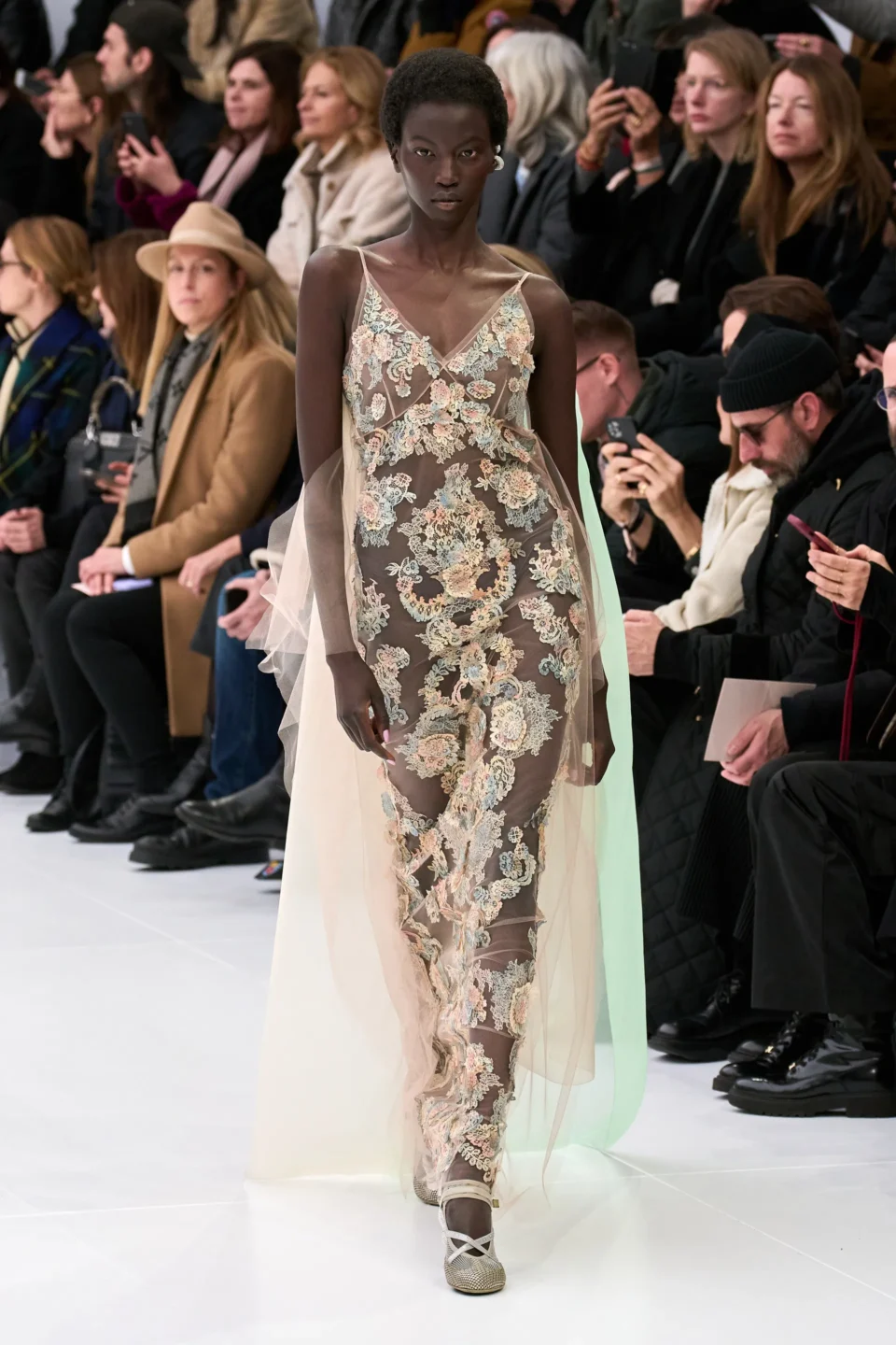 00037-fendi-spring-2023-couture-credit-gorunway