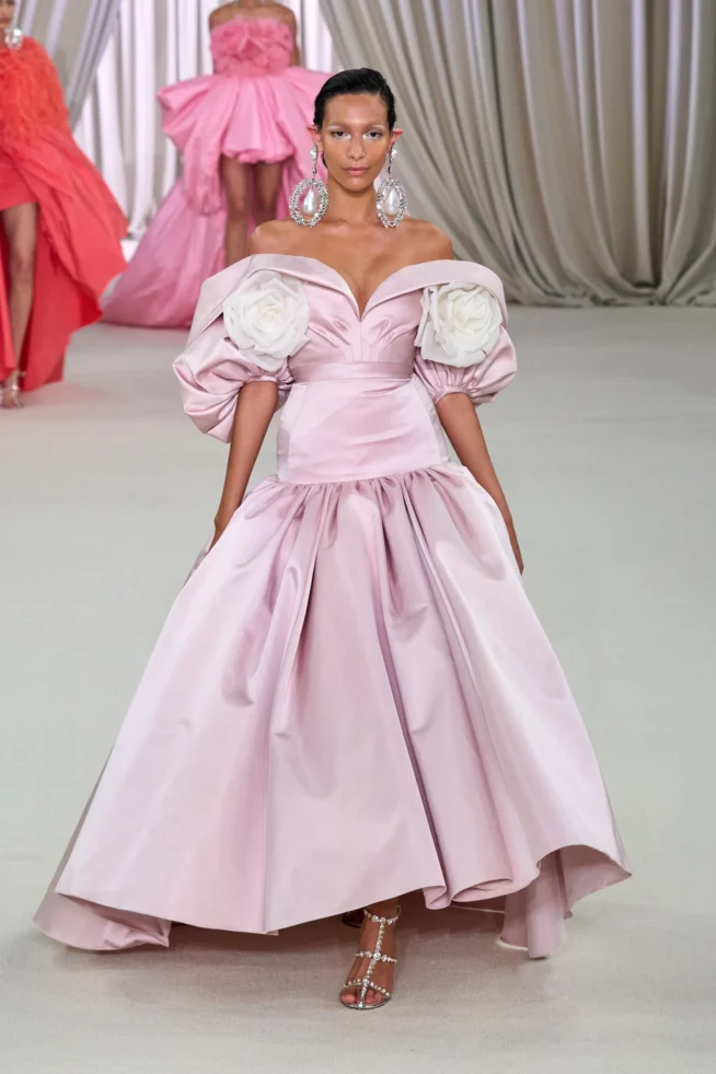 00037-giambattista-valli-spring-2023-couture-credit-gorunway