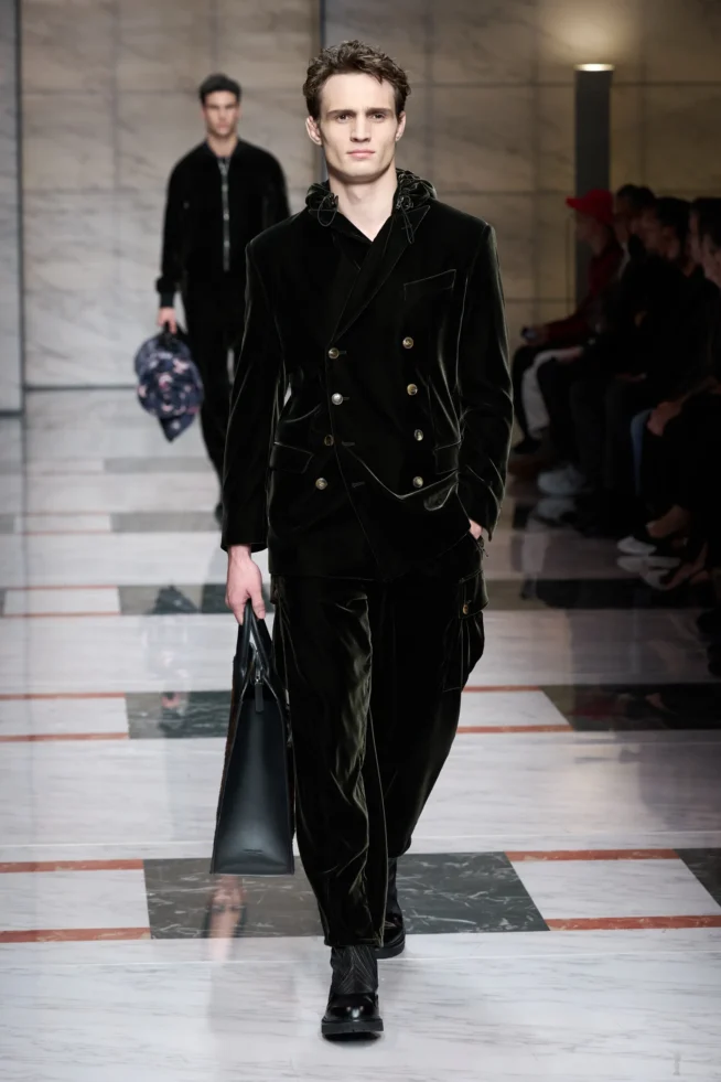 00037-giorgio-armani-fall-2023-menswear-credit-gorunway