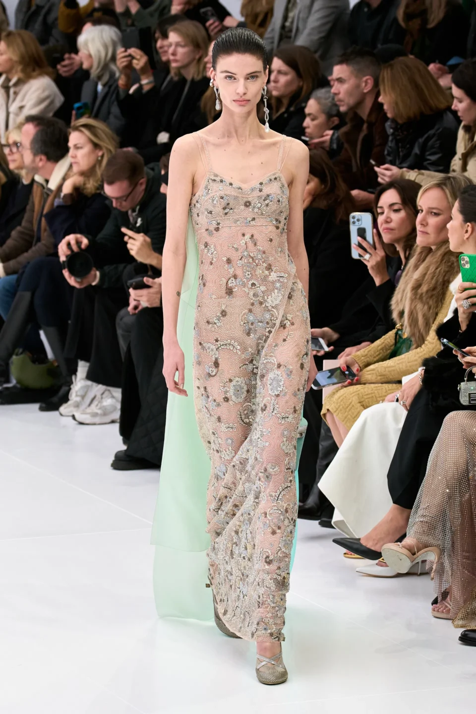00038-fendi-spring-2023-couture-credit-gorunway