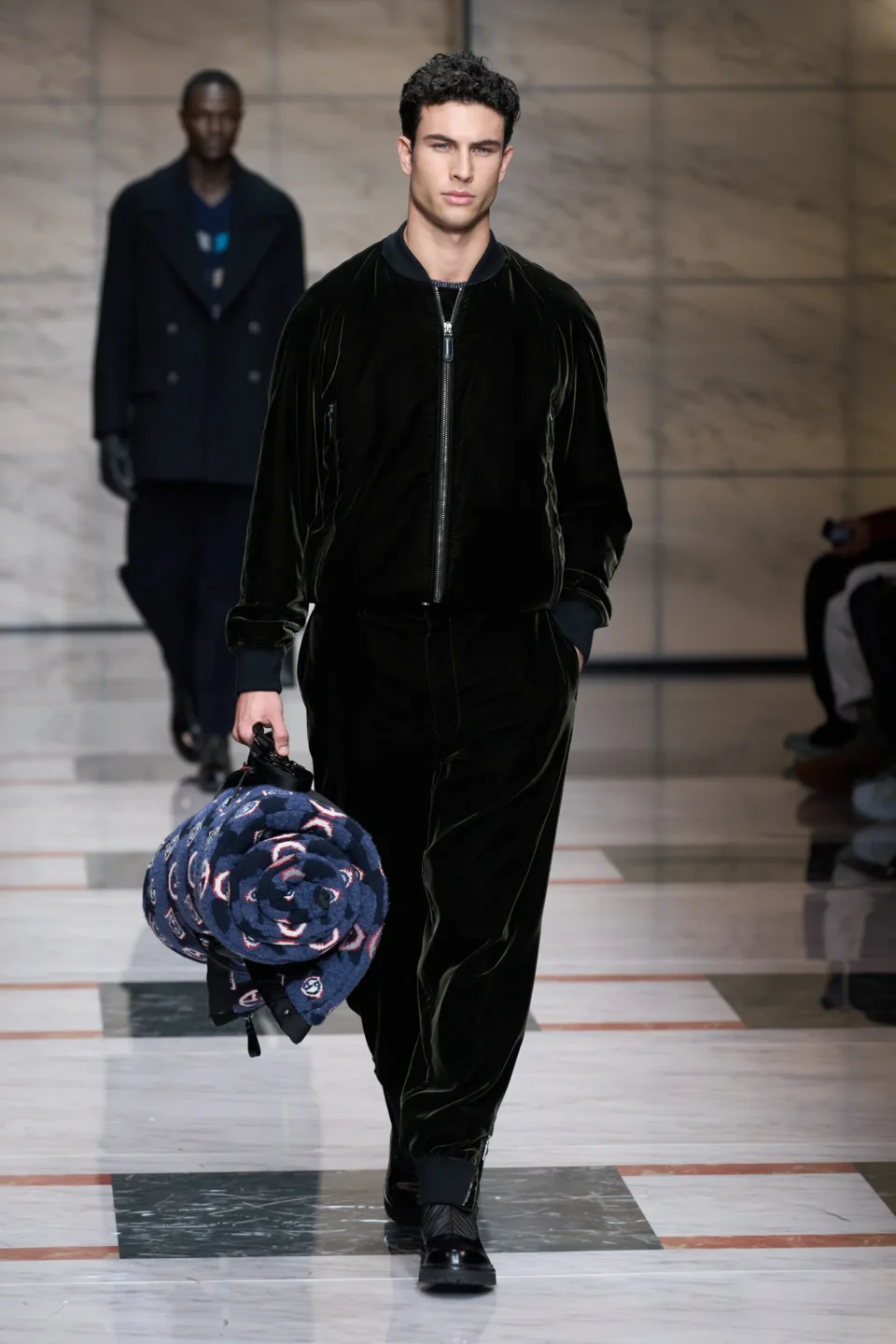 00038-giorgio-armani-fall-2023-menswear-credit-gorunway