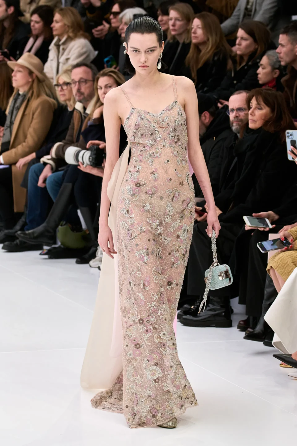 00039-fendi-spring-2023-couture-credit-gorunway