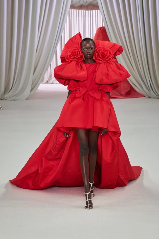 00039-giambattista-valli-spring-2023-couture-credit-gorunway