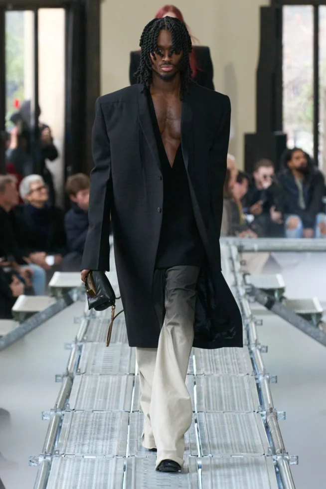 00039-rick-owens-fall-2023-menswear-credit-gorunway