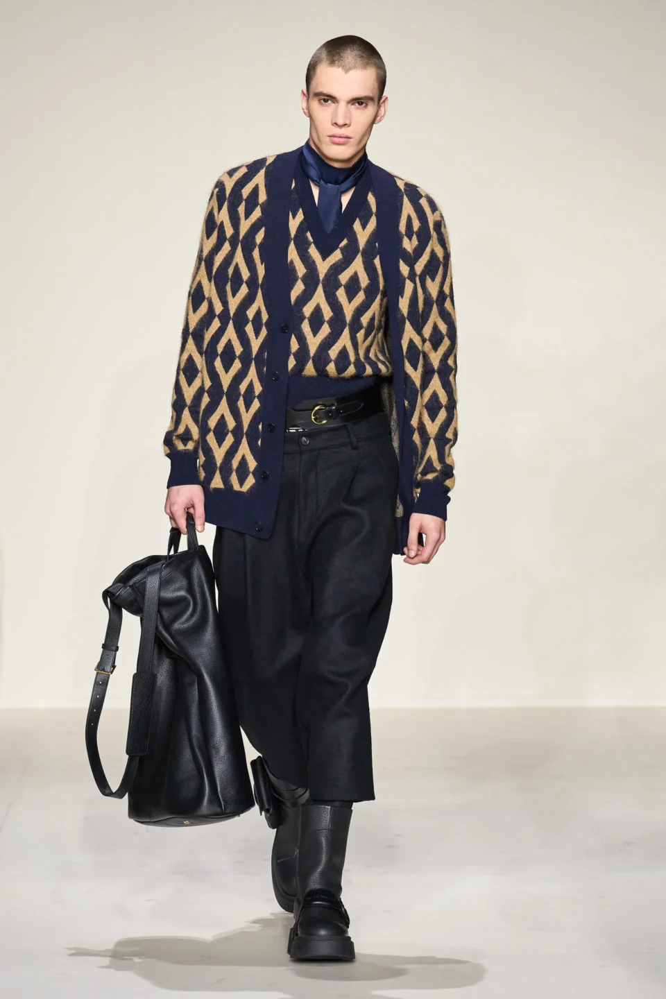 00040-emporio-armani-fall-2023-mens-credit-gorunway