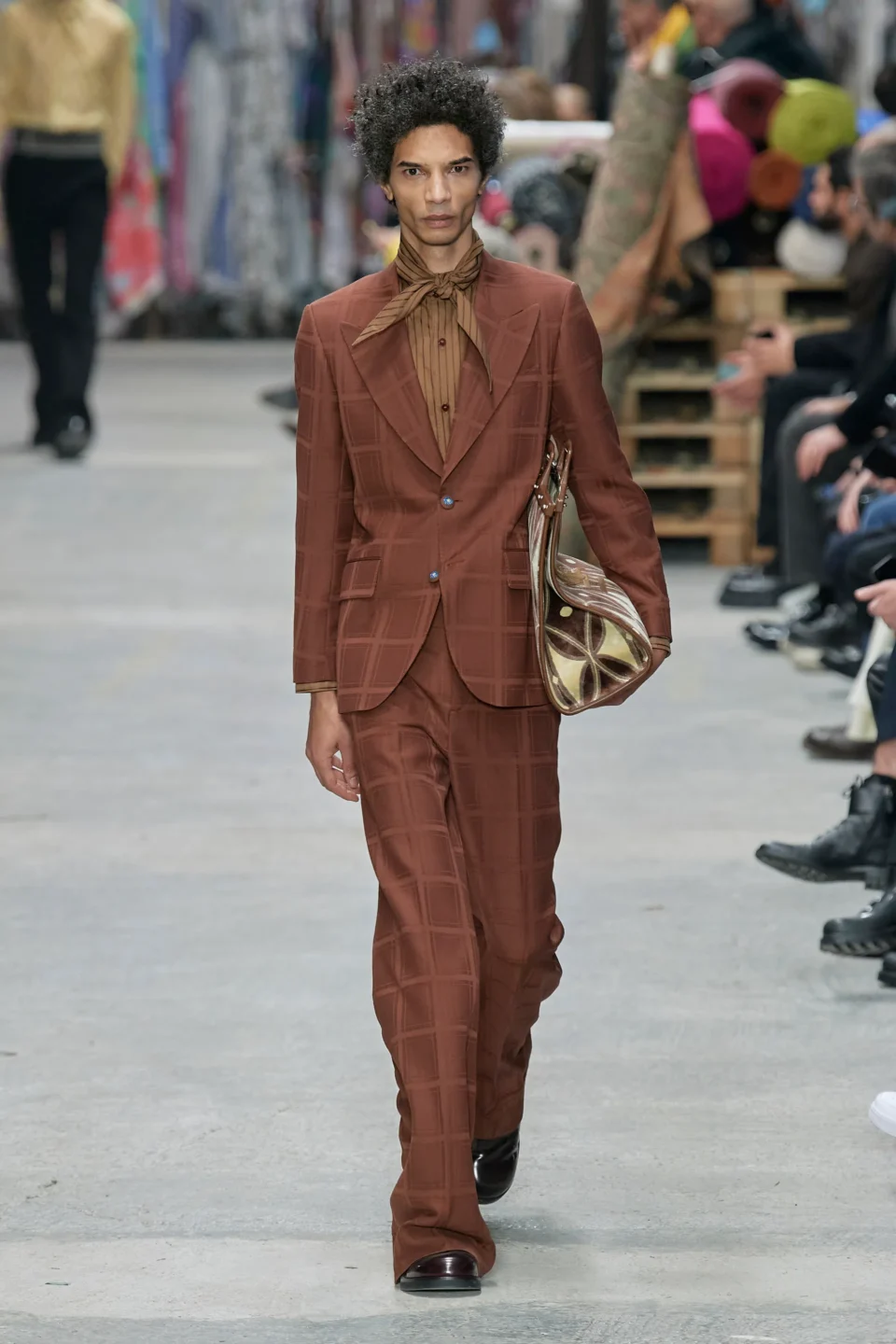 00040-etro-fall-2023-menswear-credit-gorunway