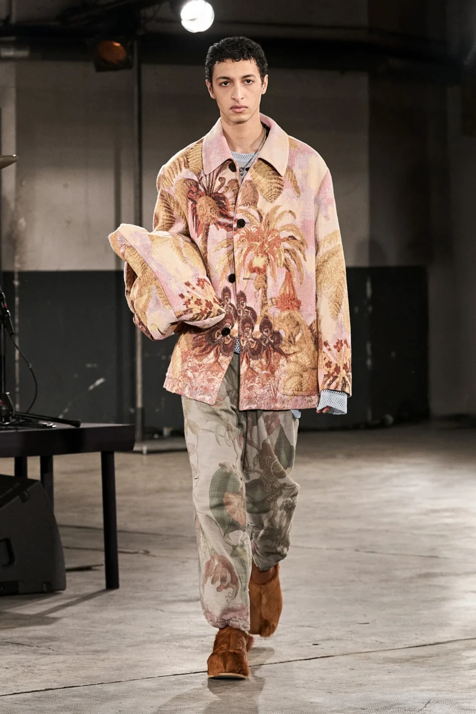 00041-dries-van-noten-fall-2023-menswear-credit-gorunway