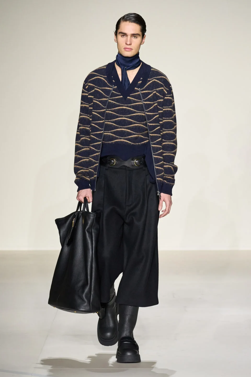 00041-emporio-armani-fall-2023-mens-credit-gorunway