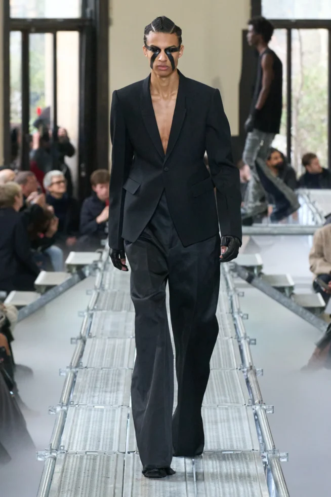 00041-rick-owens-fall-2023-menswear-credit-gorunway