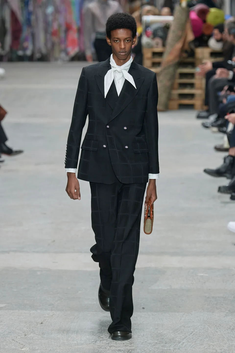00042-etro-fall-2023-menswear-credit-gorunway