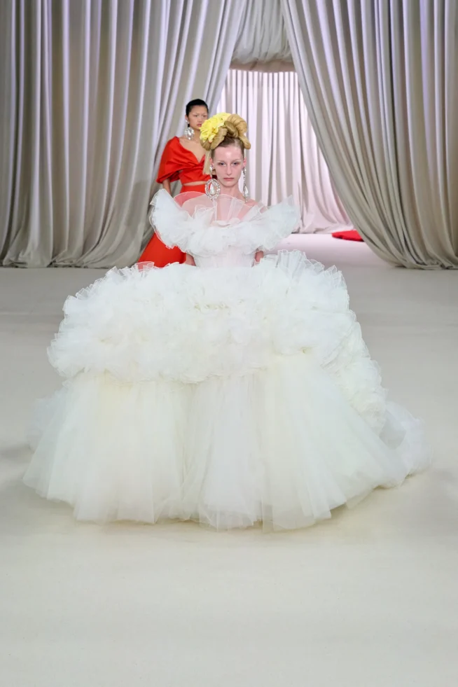 00042-giambattista-valli-spring-2023-couture-credit-gorunway