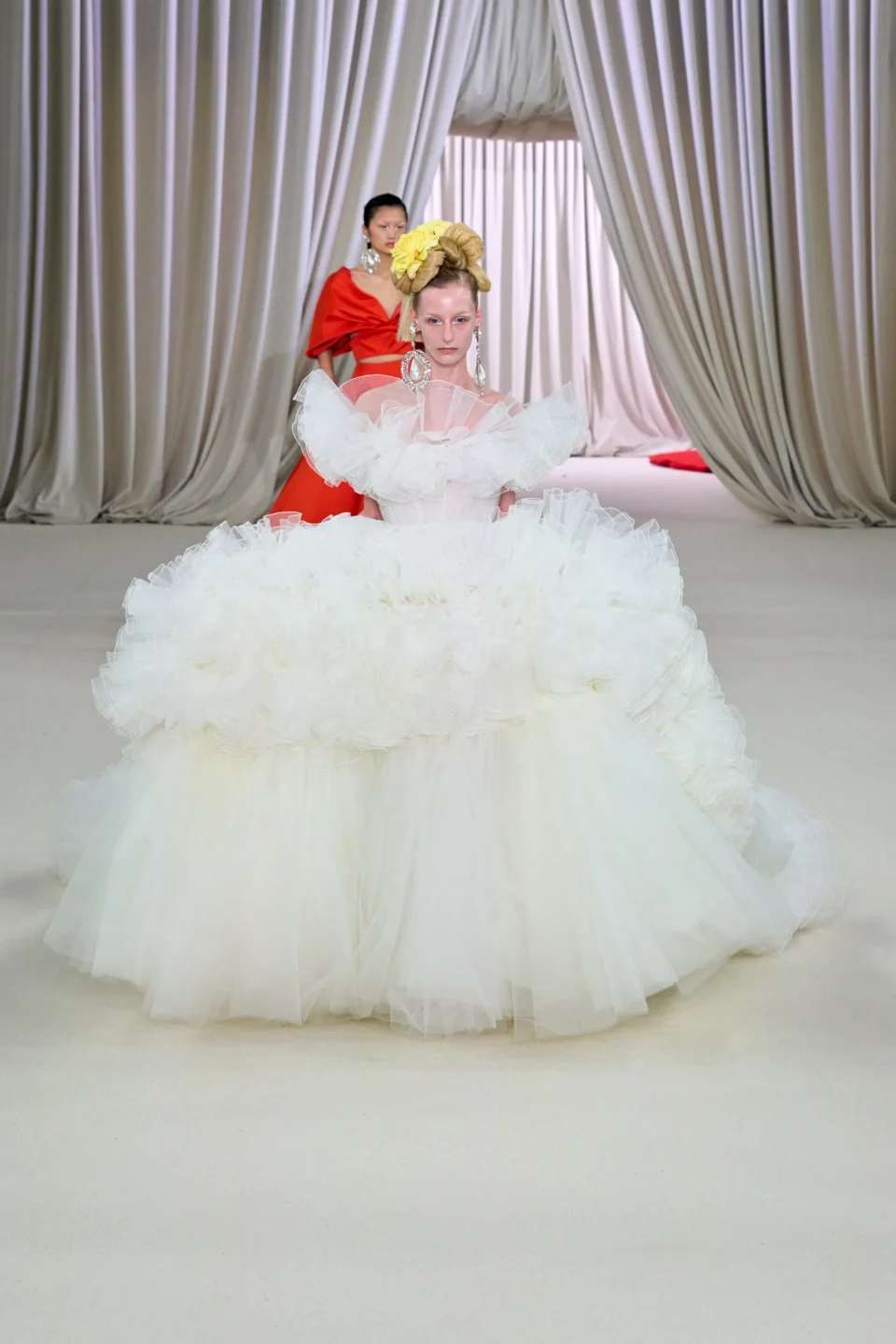 00042-giambattista-valli-spring-2023-couture-credit-gorunway