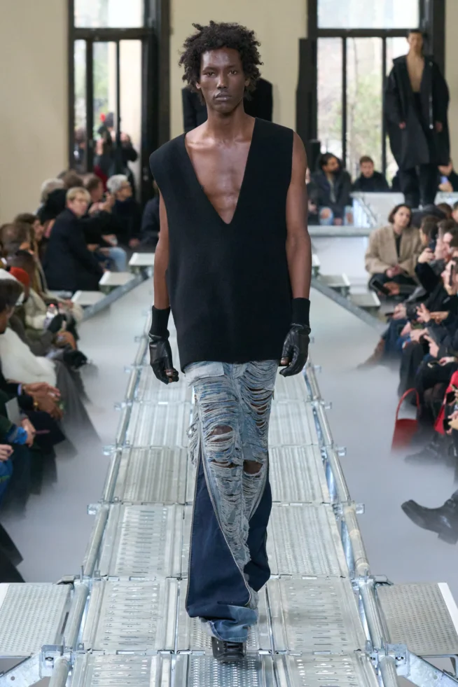 00042-rick-owens-fall-2023-menswear-credit-gorunway