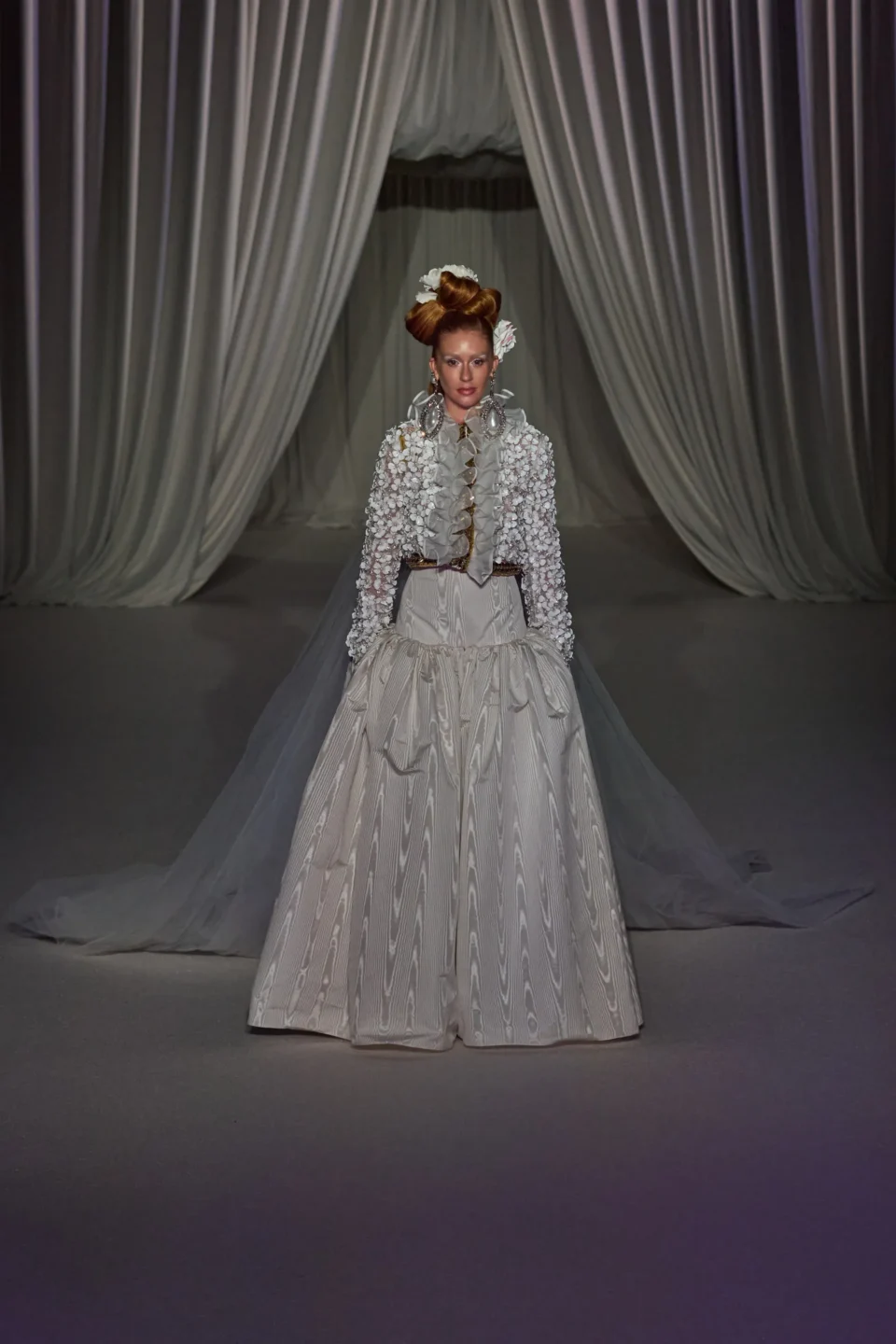 00043-giambattista-valli-spring-2023-couture-credit-gorunway