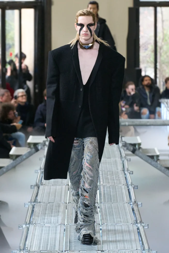 00043-rick-owens-fall-2023-menswear-credit-gorunway