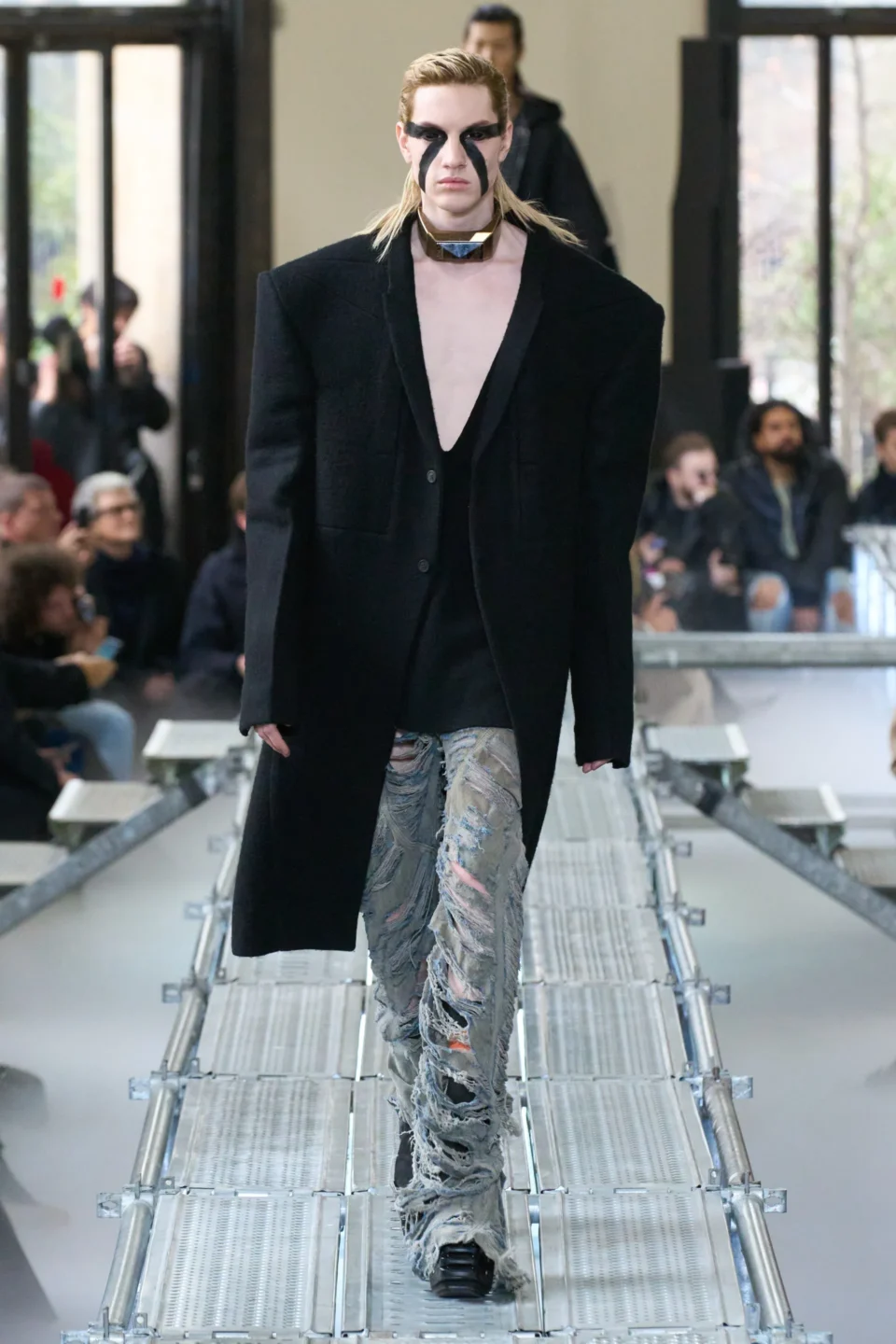 00043-rick-owens-fall-2023-menswear-credit-gorunway