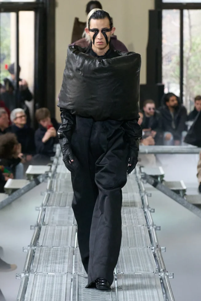 00047-rick-owens-fall-2023-menswear-credit-gorunway
