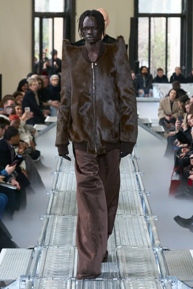 00049-rick-owens-fall-2023-menswear-credit-gorunway