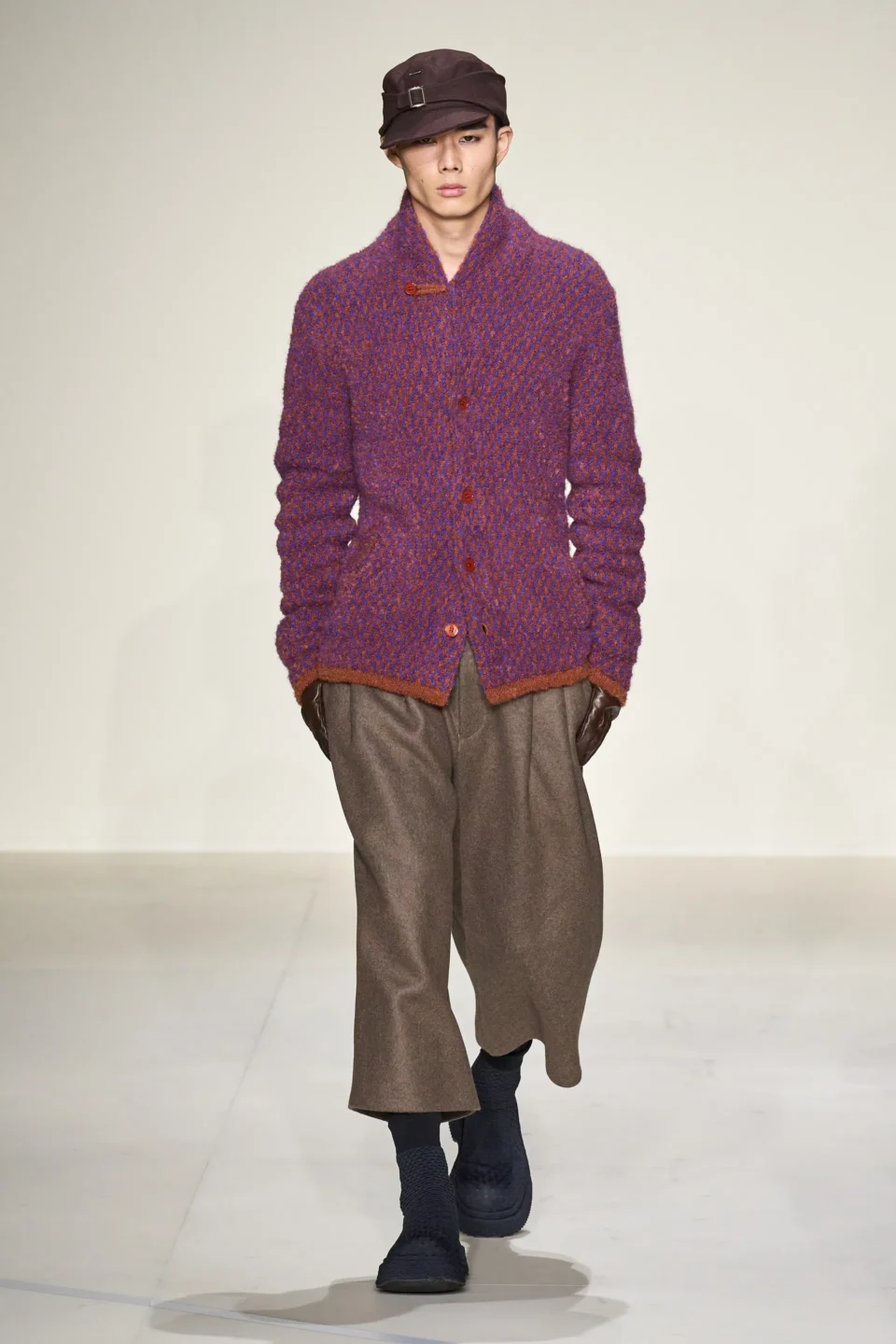 00053-emporio-armani-fall-2023-mens-credit-gorunway