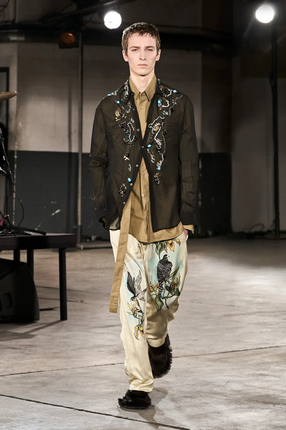 00054-dries-van-noten-fall-2023-menswear-credit-gorunway