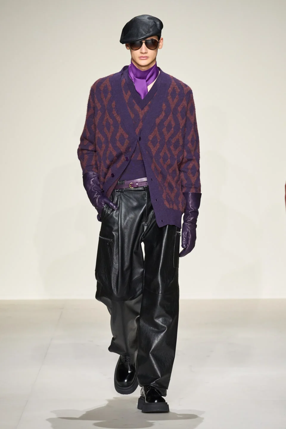 00054-emporio-armani-fall-2023-mens-credit-gorunway