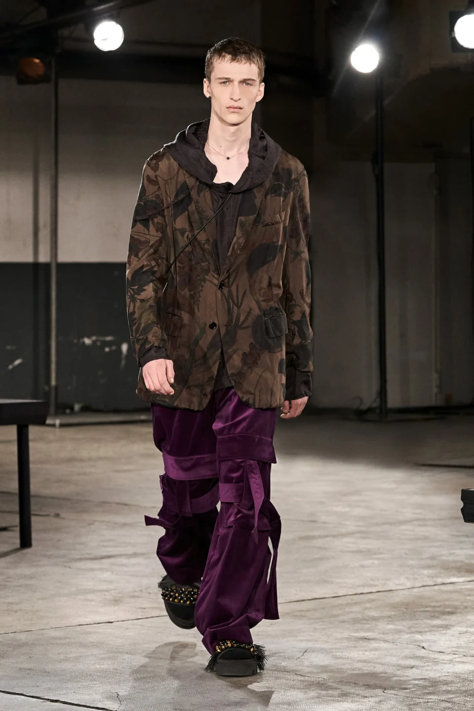 00055-dries-van-noten-fall-2023-menswear-credit-gorunway